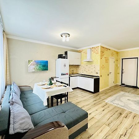 Apartament Vostochnyi Park Apartament In The Center Of Ałma Ata Zewnętrze zdjęcie
