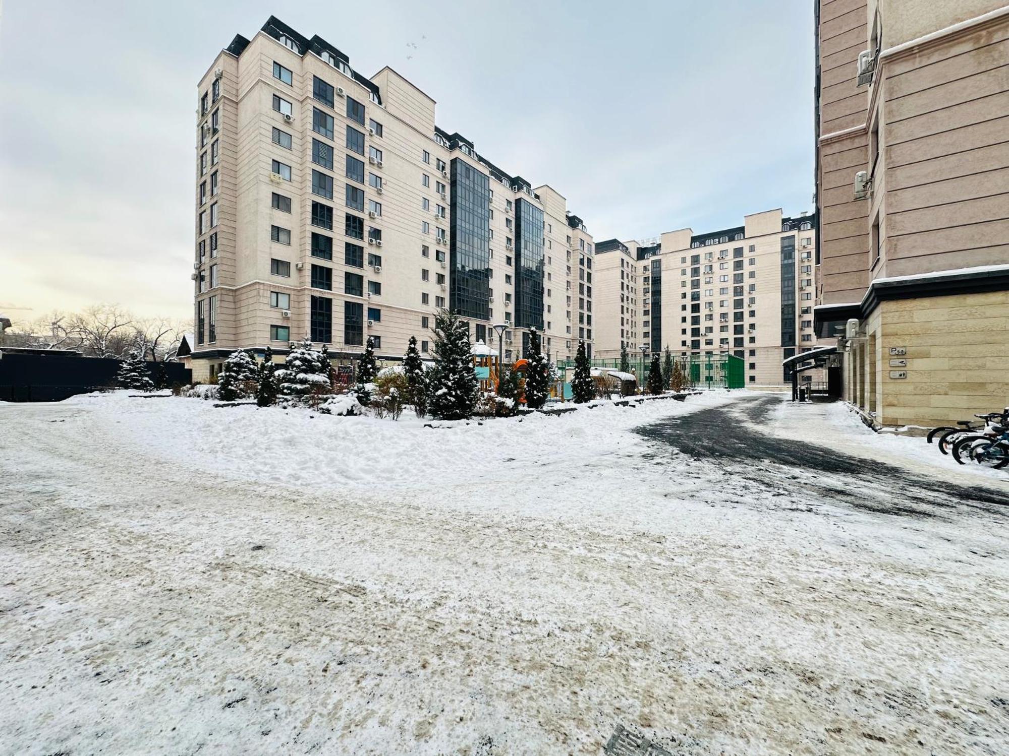 Apartament Vostochnyi Park Apartament In The Center Of Ałma Ata Zewnętrze zdjęcie